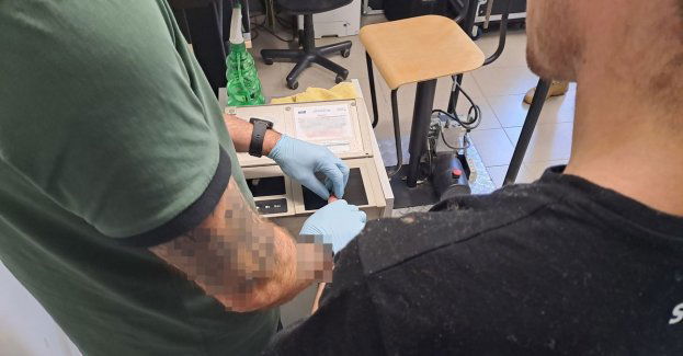 Tracił panowanie nad autem na drodze, miał ponad 3 promile alkoholu, decyzję o cofnięciu uprawnień oraz był poszukiwany do odbycia kary