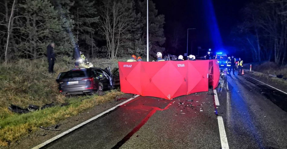 zdjęcie: Policjanci wyjaśniają okoliczności śmiertelnego wypadku / fot. KWP w Bydgoszczy