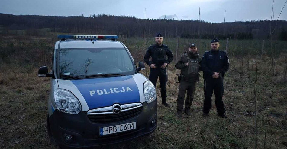 zdjęcie: Do lasu najlepiej na spacer. Jazda motocyklem i quadem po lesie jest zabroniona! / fot. KPP w Świdnicy