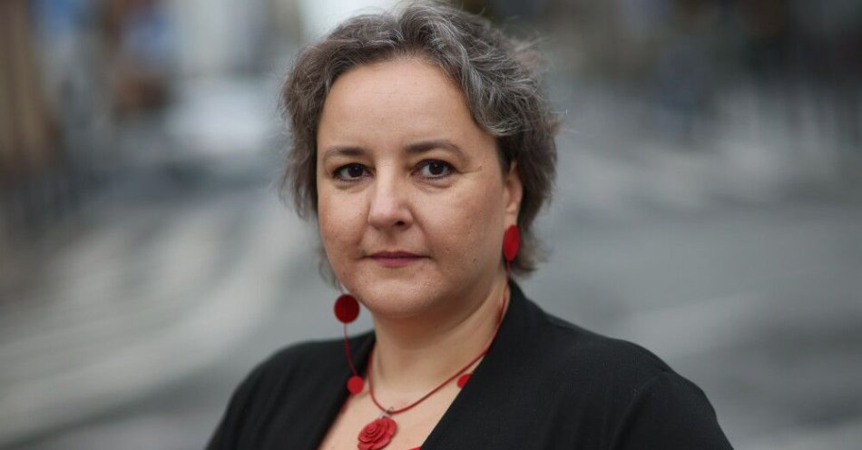 zdjęcie: Ekspertka: wojna hybrydowa to wojna na destabilizację / Warszawa, 15.09.2025. Ekspertka ds. wojny hybrydowej na Uniwersytecie Civitas Paulina Piasecka przed siedzibą Polskiej Agencji Prasowej w Warszawie, 15 bm. Paulina Piasecka była gościem Studia PAP. (mr) PAP/Leszek Szymański