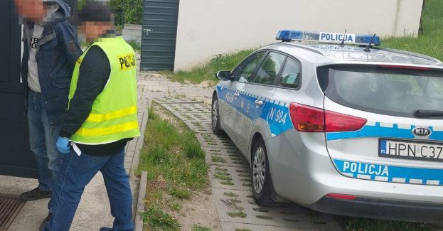 Ukradli materiały z budowanej linii kolejowej. Policjanci z Damnicy zatrzymali 3 mężczyzn i odzyskali skradzione przedmioty.