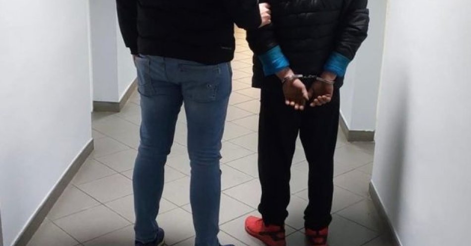 zdjęcie: Poszukiwany mężczyzna 37 lat zatrzymany w Trzciance z narkotykami / fot. KPP Czarnków Poszukiwany 37-latek zatrzymany przez kryminalnych z Trzcianki