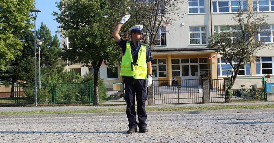 zdjęcie: Boże ciało - utrudnienia w ruchu / fot. KMP w Legnicy