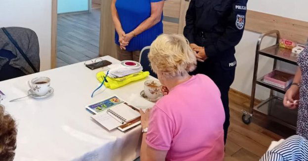 Policja uczy seniorów w Skibinie jak chronić się przed oszustami