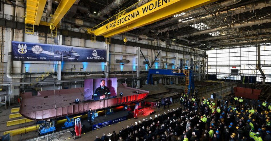 zdjęcie: Gdynia: położono stępkę pod nowy okręt ratowniczy dla Marynarki Wojennej RP / Gdynia, 04.02.2026. Uroczystość położenia stępki pod budowany dla polskiej Marynarki Wojennej okręt ratowniczy 