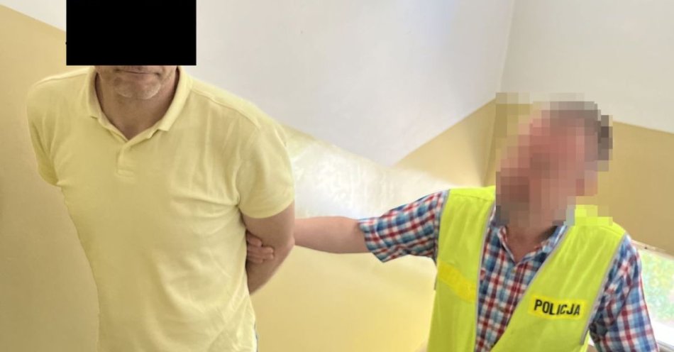 zdjęcie: Amator perfum zatrzymany przez puławskich kryminalnych / fot. KPP Puławy