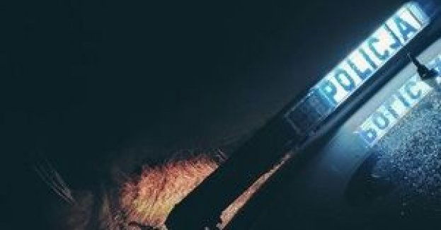 Kierowca na widok policyjnego radiowozu porzucił auto i uciekał pieszo. Daleko jednak nie pobiegł….