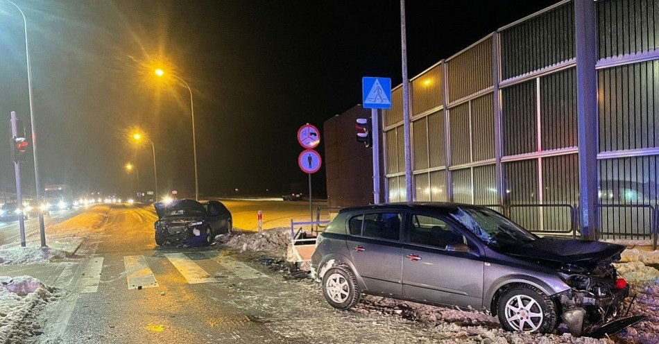 zdjęcie: Groźne zderzenie na DK60 w Gostyninie: dwie osoby ranne / fot. KPP w Gostyninie