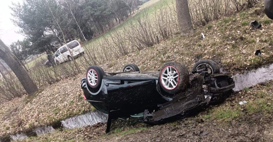 zdjęcie: Jedna osoba ranna w zderzeniu dwóch pojazdów w Ościsłowie / fot. KPP w Ciechanowie