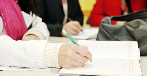 Blisko pół tysiąca uczniów rozpoczęlo naukę na kursach przygotowawczych do matury