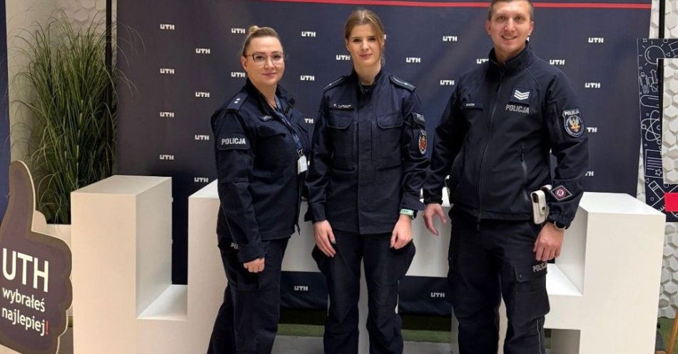 zdjęcie: Policjanci KSP o rekrutacji i służbie opowiadali studentom / fot. Komenda Stołeczna Policji Wizyta w UTH
