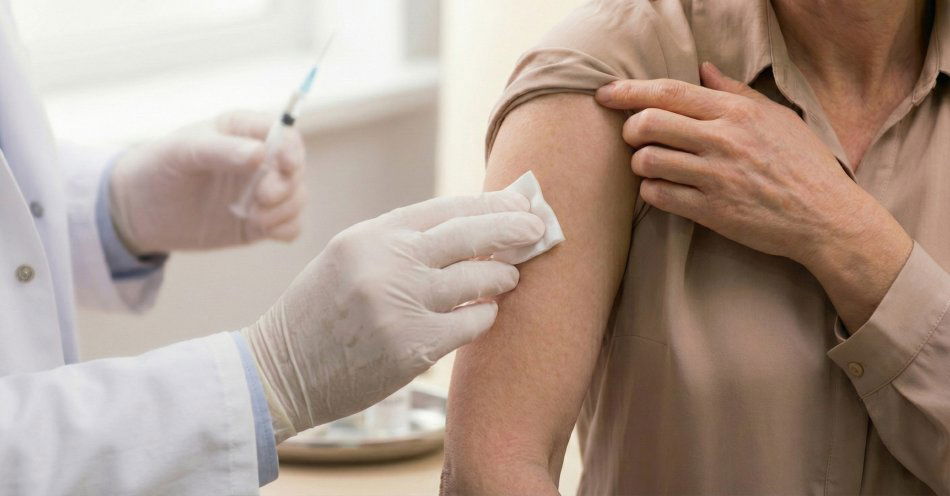 zdjęcie: Półpasiec groźny zwłaszcza dla seniorów. Może prowadzić do uszkodzenia wzroku, słuchu i udaru mózgu / fot. Newseria