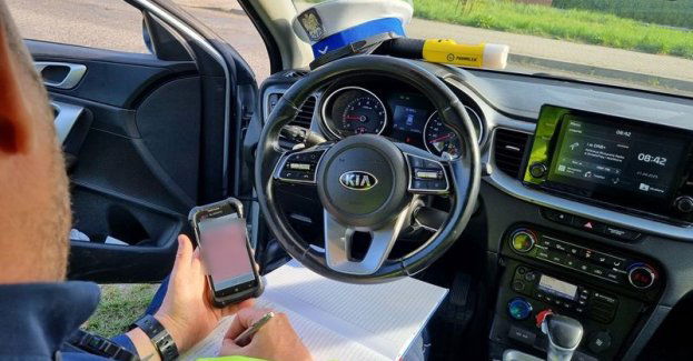 3 promile alkoholu… mimo to wsiadł do samochodu i skończył w rowie