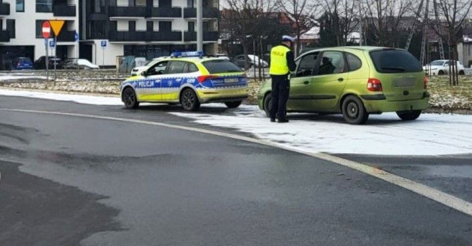 zdjęcie: 99 zdarzeń na sądeckich drogach podczas świąt i Nowego Roku / fot. KMP w Nowym Sączu