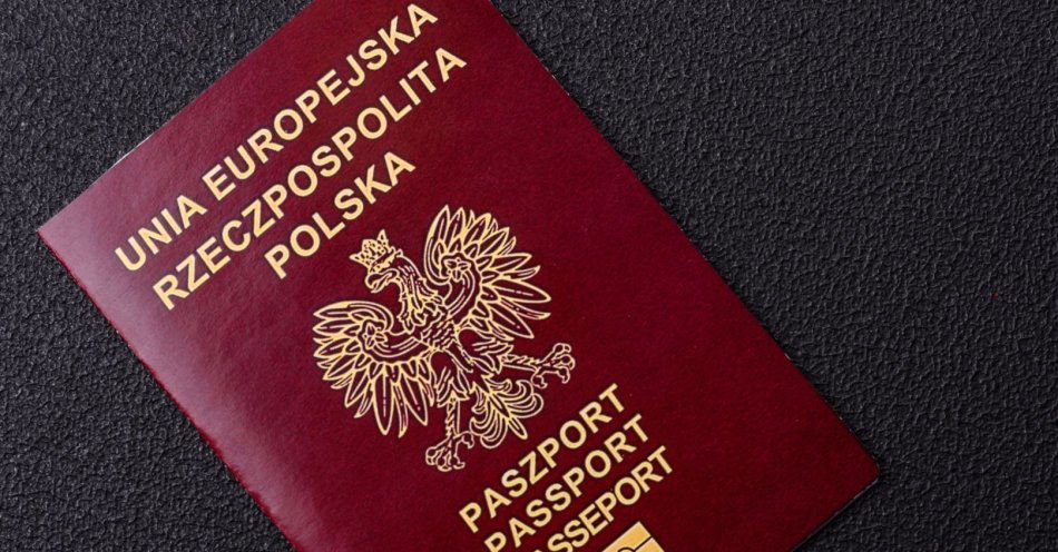 zdjęcie: 667 paszportów tymczasowych wydano w ciągu miesiąca na Lotnisku Katowice / v47259638