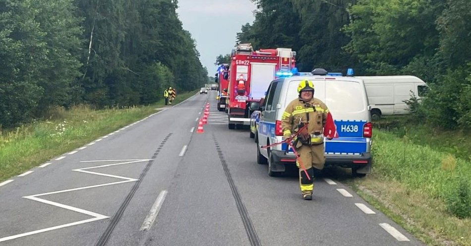 zdjęcie: Policjanci wyjaśniają okoliczności i przyczyny wypadku w Gładczynie / fot. KPP w Pułtusku