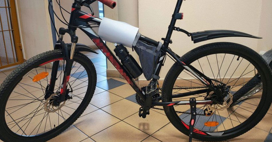 zdjęcie: Policja szuka właściciela czarnego roweru z czerwonymi dodatkami / fot. KPP w Wołominie