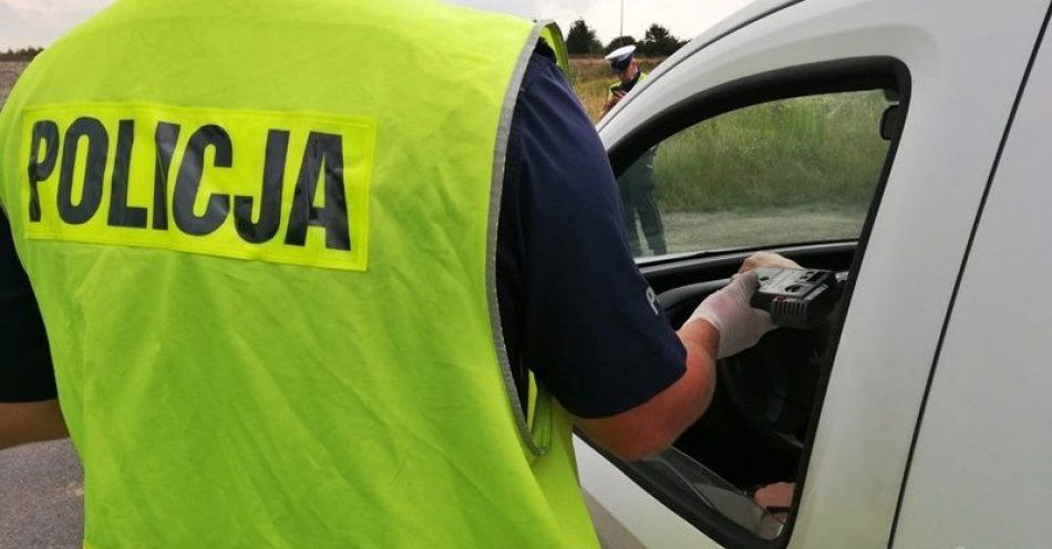 zdjęcie: Dzień za dniem policjanci eliminują z dróg kierujących znajdujących się pod wpływem alkoholu. Tym razem pięciu zatrzymanych / fot. KMP w Wałbrzychu