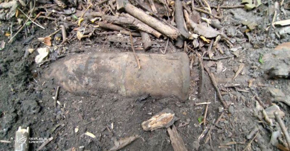 zdjęcie: Bomba lotnicza w Srebrnej Dąbrowie / fot. KPP w Pabianicach