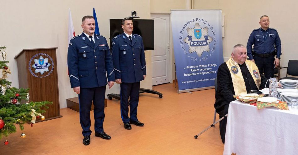 zdjęcie: Świąteczne spotkanie opłatkowe w buskiej komendzie policji / fot. KPP Busko-Zdrój