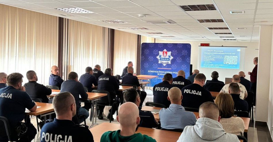 zdjęcie: Szkolenie dotyczące wirusa pryszczycy zorganizowane dla funkcjonariuszy policji / fot. KPP Kraśnik