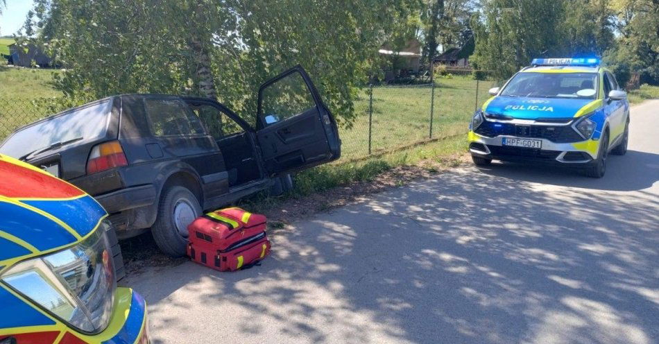 zdjęcie: Osobówką wjechał do rowu / fot. KPP w Łasku