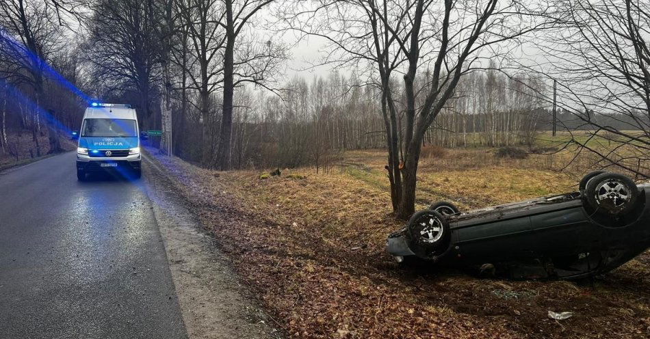 zdjęcie: Stracił panowanie nad pojazdem i dachował / fot. KPP w Braniewie