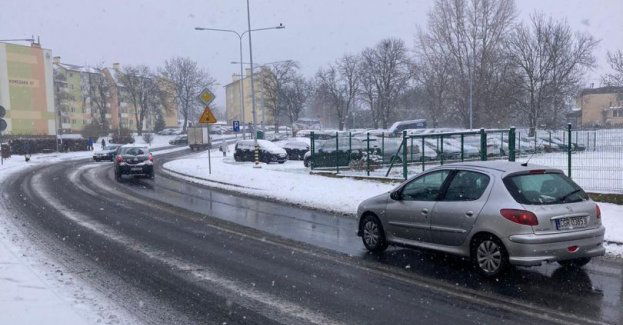 Śnieg znów zaskoczył kierowców