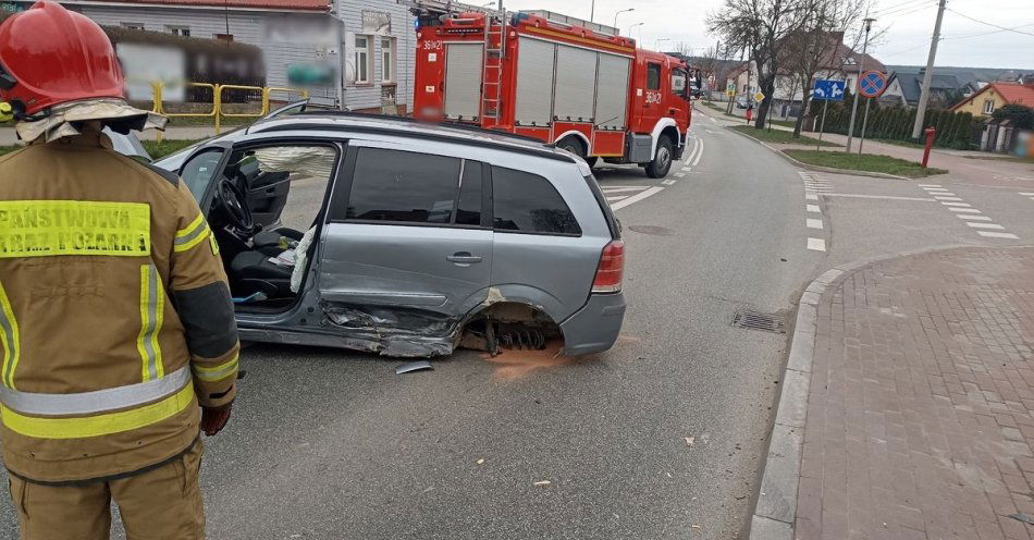 zdjęcie: Nietrzeźwa uszkodziła trzy pojazdy / fot. KMP Łomża