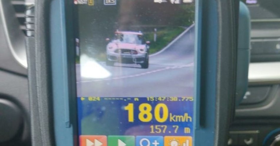 zdjęcie: Pędził z prędkością 180 km/h. Nie miał uprawnień / fot. KPP w Ełku