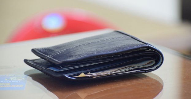 Ukradli saszetkę z pieniędzmi i dokumentami. Dzięki czujności świadków i szybkiej reakcji policjantów z Żukowa, dwóch mężczyzn zostało zatrzymanych a