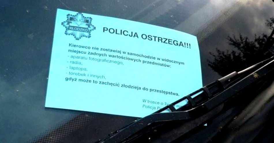 zdjęcie: Otwarta szyba w samochodzie jest dla złodzieja okazją do kradzieży / fot. KPP w Kłodzku