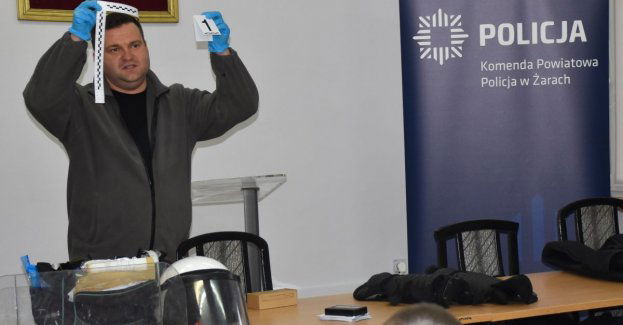 Dzieci i młodzież z żarskich  szkół  odwiedziła Komendę Powiatową Policji w Żarach