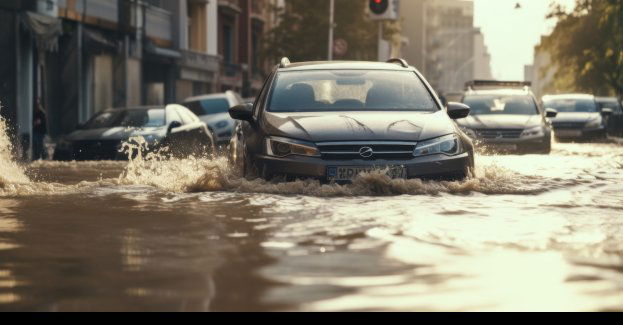 Strażacy uratowali kobietę, która utknęła w zalanym aucie