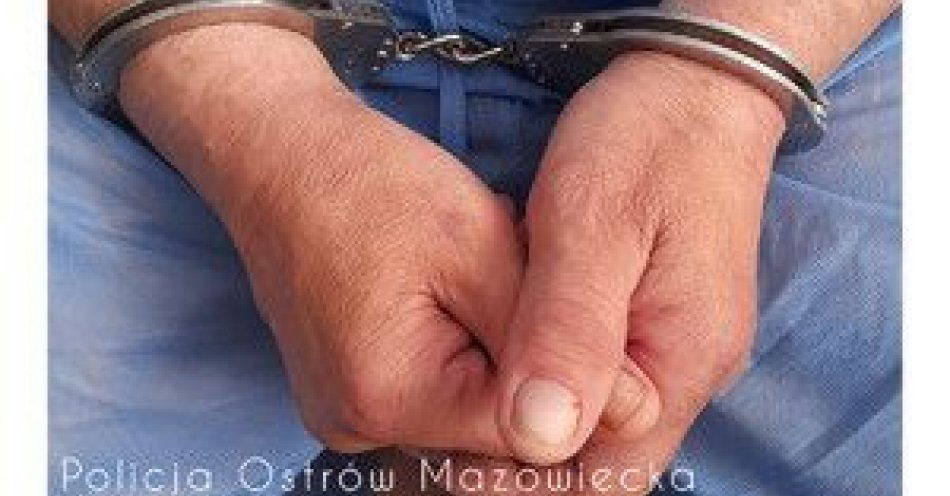 zdjęcie: Poszukiwany przez lokalny sąd zatrzymany przez ostrowskich dzielnicowych / fot. KPP w Ostrowi Mazowieckiej