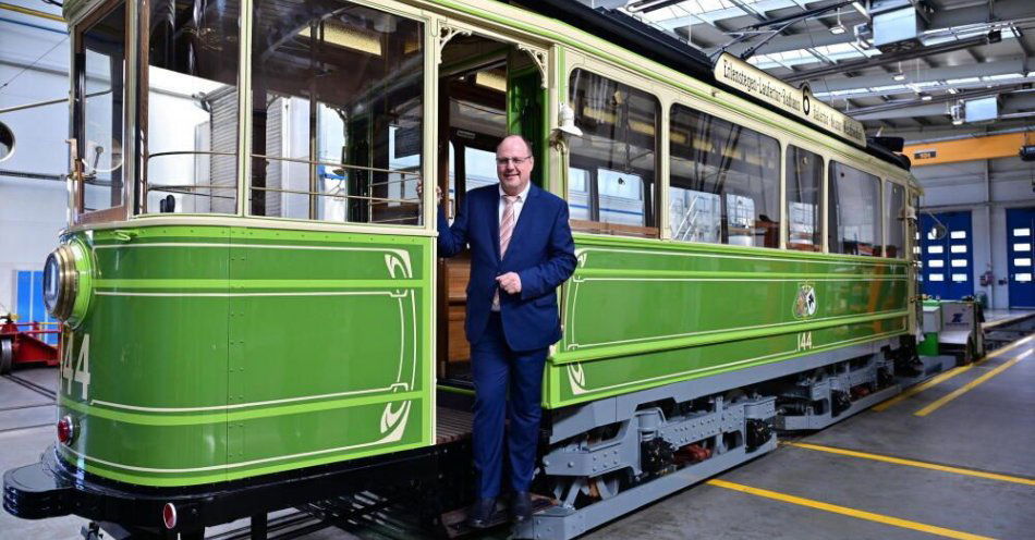 zdjęcie: MPK odrestaurowało zabytkowy tramwaj Zeppelin na zlecenie Norymbergi / fot. PAP