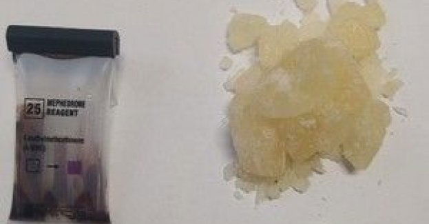 Ostrowscy dzielnicowi zatrzymali nietrzeźwą kobietę u której znaleźli mefedron