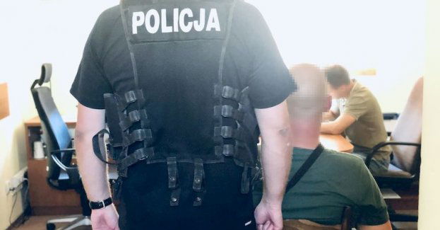 Policjanci zatrzymali 29-letniego mężczyznę w związku z kradzieżą rozbójniczą w markecie