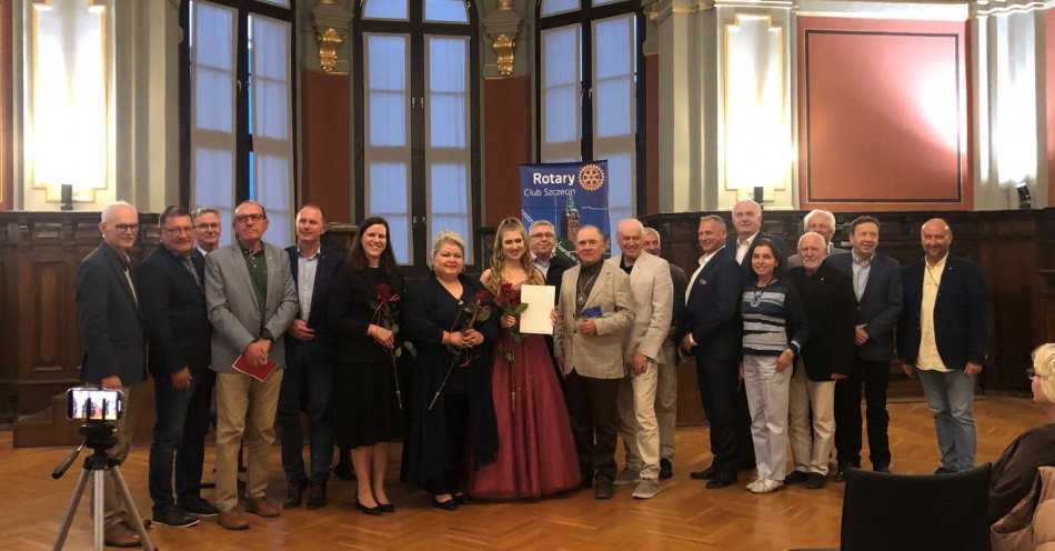 zdjęcie: Weronika Włodarczyk ze stypendium artystycznym Rotary Club Szczecin / fot. nadesłane