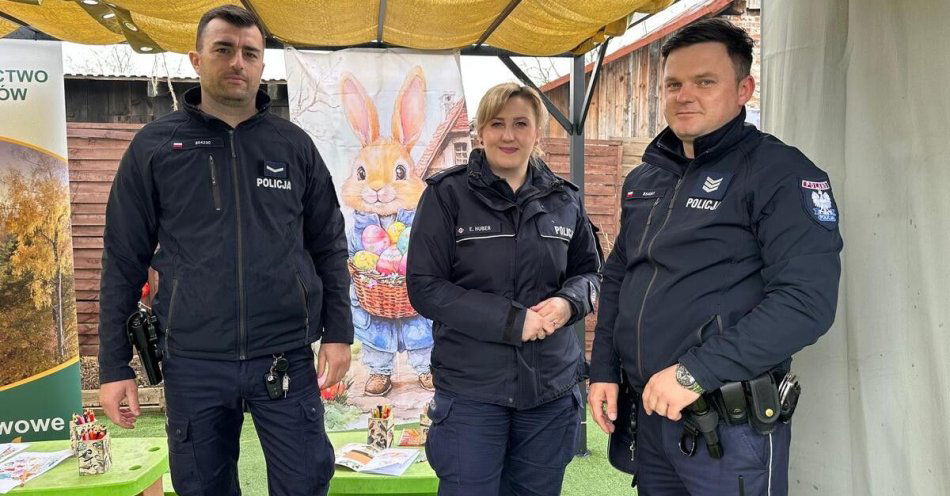 zdjęcie: Policjanci z Lubaczowa pomagali na kiermaszu dla Michalinki / fot. KPP w Lubaczowie Fot. KPP Lubaczów