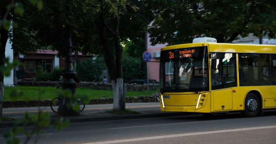 zdjęcie: Autobus śmiertelnie potrącił na pasach starszą kobietę / v49123592