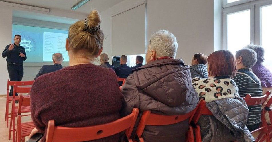 zdjęcie: Korczyna: seniorzy uczą się bronić przed oszustami / fot. KMP w Krośnie