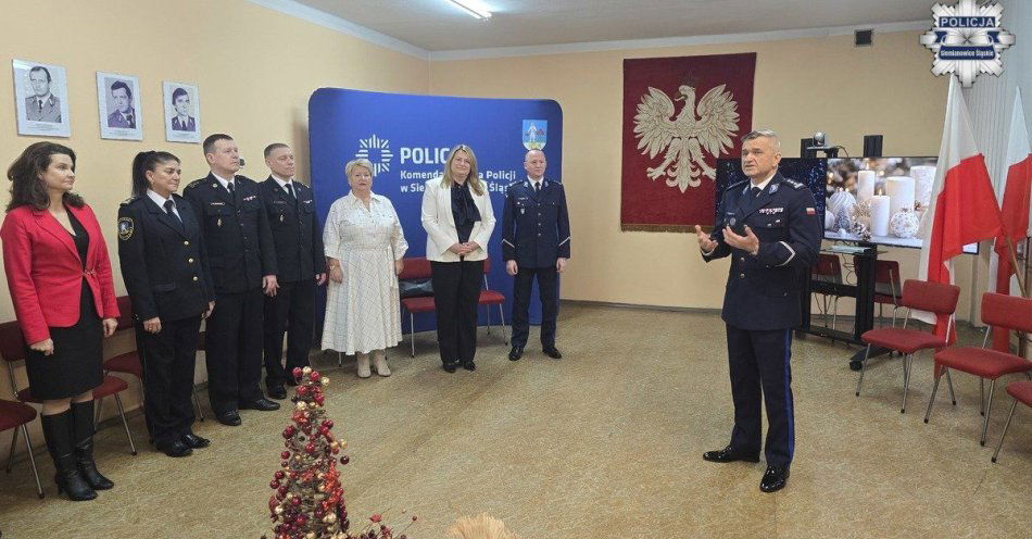zdjęcie: Świąteczne opłatki w siemianowickiej komendzie policji / fot. KMP w Siemianowicach Śląskich