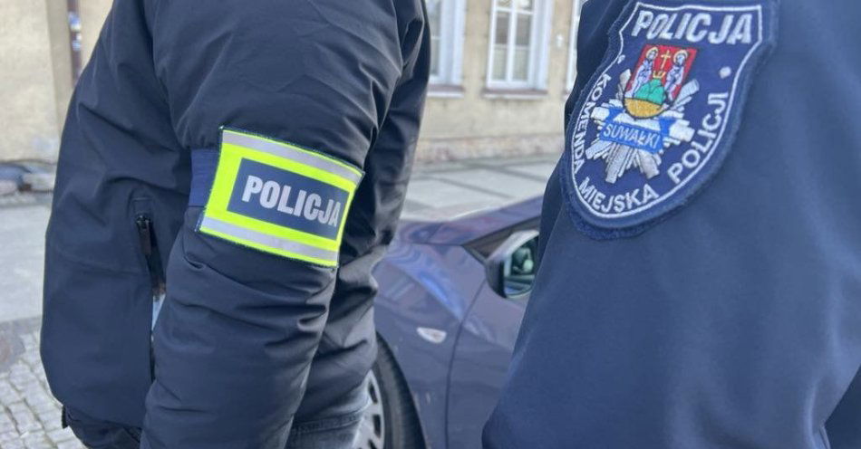 zdjęcie: Poszukiwany w rękach policjantów / fot. KMP Suwałki