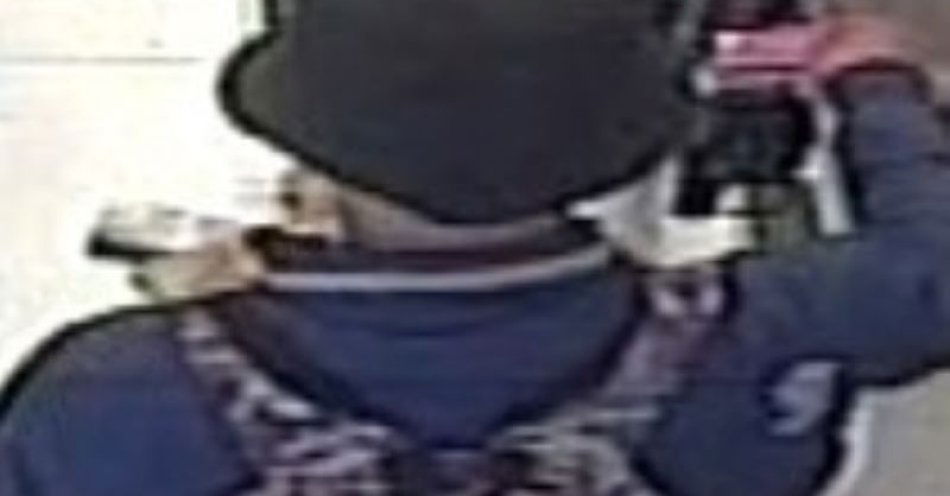 zdjęcie: Wizerunek mężczyzny w sprawie przywłaszczenia plecaka w Gdyni / fot. KMP w Gdyni