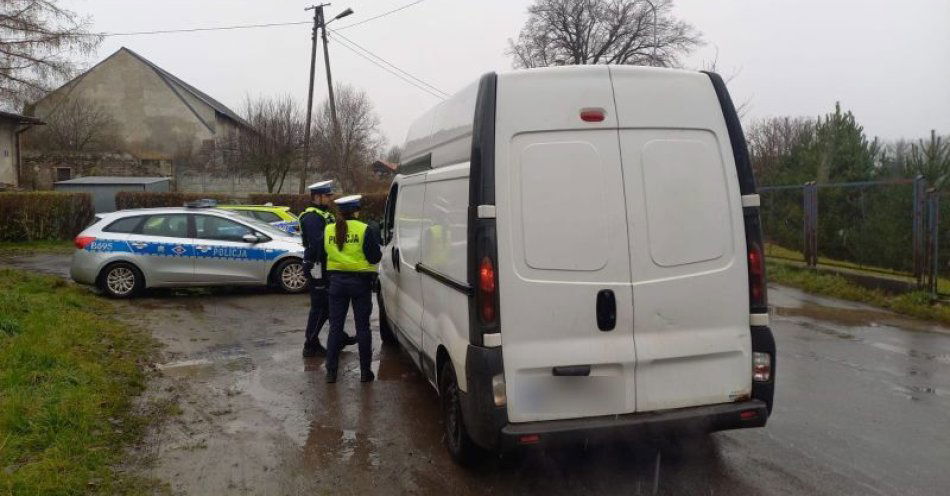 zdjęcie: Wojewódzkie kontrole Truck&Bus sprawdzają ciężarówki i autobusy / fot. KPP w Kamiennej Górze