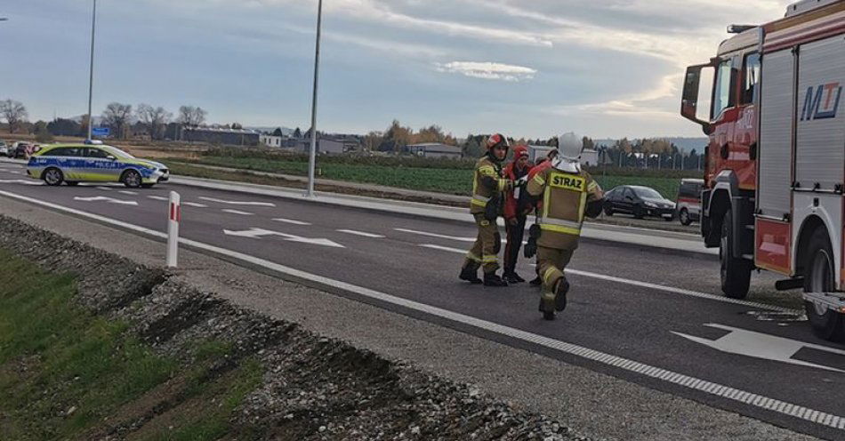 zdjęcie: Wypadek z udziałem dzieci, ucieczka niebezpiecznych przestępców z konwoju, pożar samochodu elektrycznego! / fot. KPP w Dzierżonowie