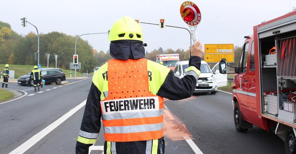 zdjęcie: Droga 58 zablokowana w Warchałach - auto wyprzedzało 