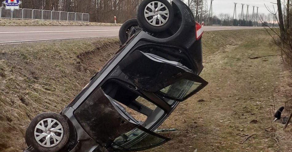 zdjęcie: Nadmierna prędkość przyczyną dachowania / fot. KPP Parczew