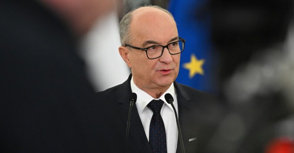 zdjęcie: Marszałek Sejmu: projekt PSL ws. SAFE 0 proc. do ekspertyz, decyzja w przyszłym tygodniu / Warszawa, 25.03.2026. Marszałek Sejmu Włodzimierz Czarzasty podczas konferencji prasowej w Sejmie, 25 bm. przed posiedzeniem izby. Posłowie będą m.in. pracować nad rządowym projektem nowelizacji Kodeksu pracy, który definiuje mobbing jako „uporczywe nękanie pracownika”, które pochodzi m.in. od przełożonego, współpracownika, podwładnego, pojedynczej osoby bądź grupy. (aldg) PAP/Radek Pietruszka